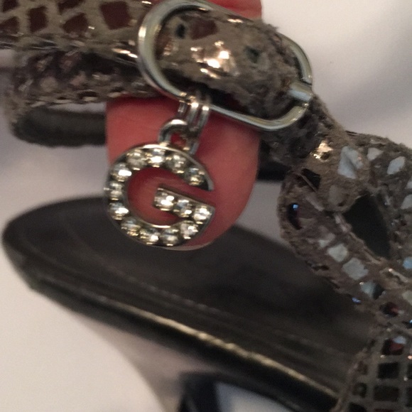 Guess dress shoes w snake-like texture - Picture 5 of 7